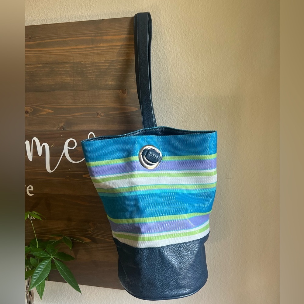 TOTE LE MONDE Bucket Bag